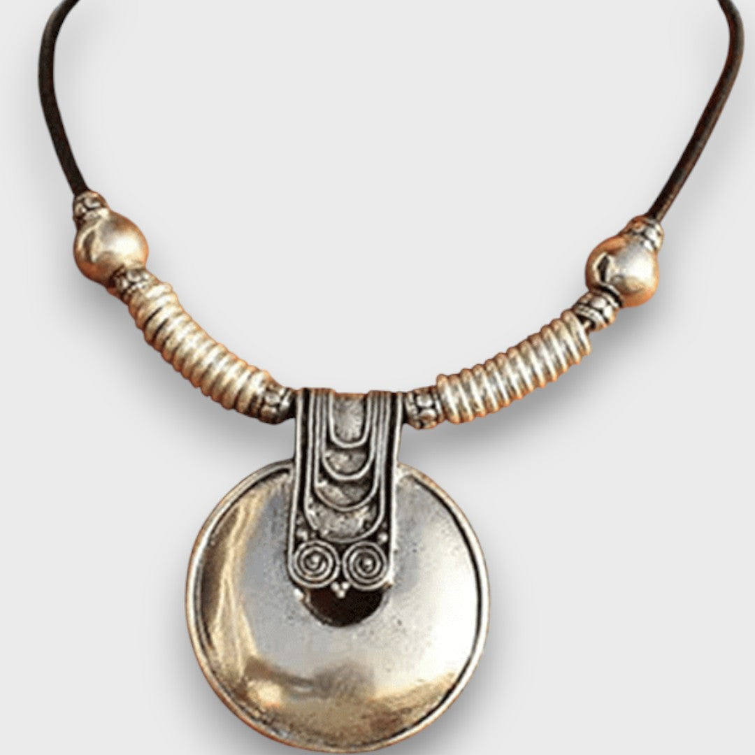 Selena – Boho Vintage Necklace with Ring-Shaped Pendant